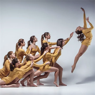 Acrobatic Dancers